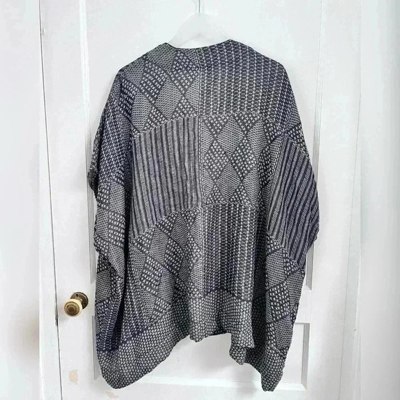 ROOTS Canada knit print poncho open front cardigan sweater LIKE NEW One Size - Picture 3 of 3